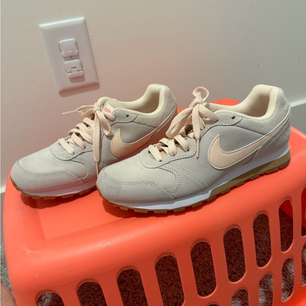 Nike Women’s Sneaker 8.5